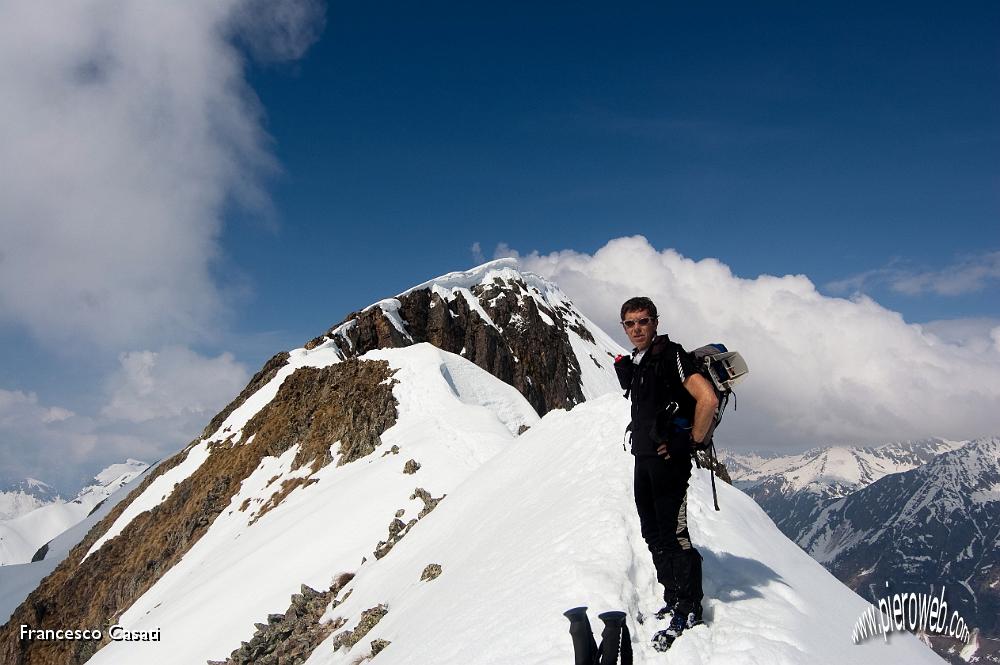 010 Piero si gode il sole e il panorama.jpg